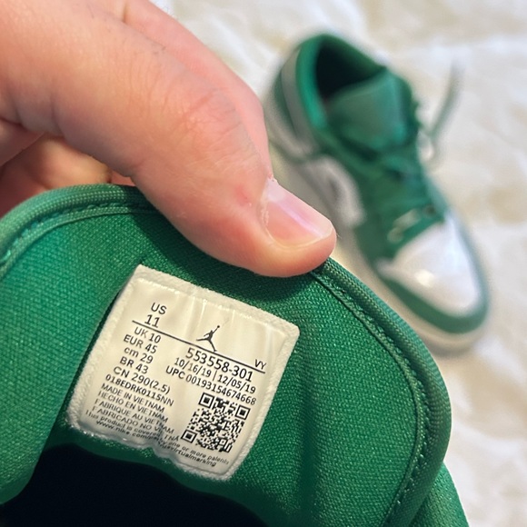 NIKE AIR JORDAN 1 LOWS - PINE GREEN - Picture 6 of 7